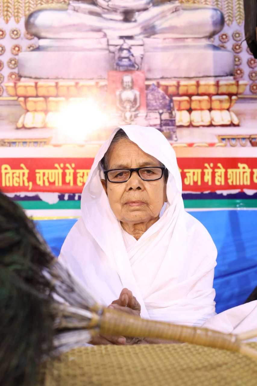क्षुल्लिका श्री लघुनन्दिनी माताजी